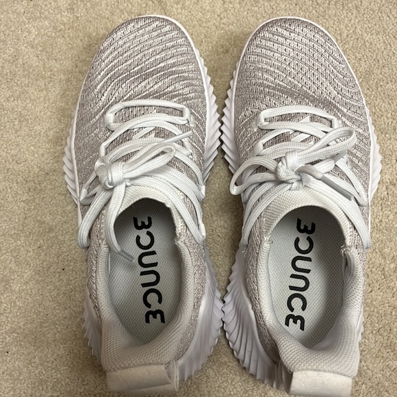 Women’s Adidas White Running Shoe, Size 5 - Picture 2 of 5